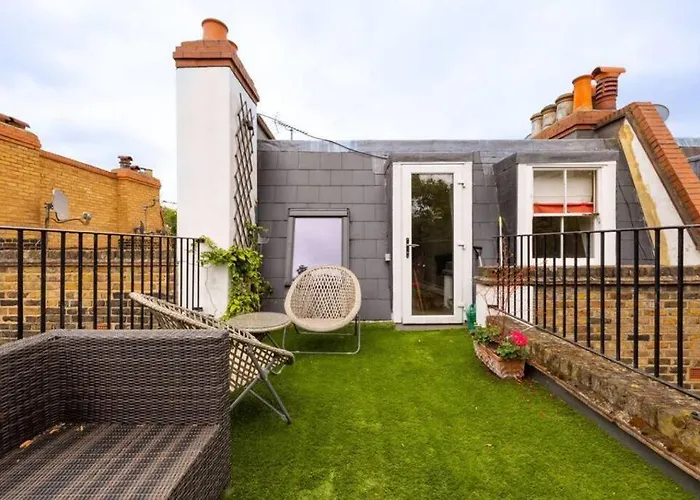 Cosy And Light Flat With A Roof Terrace In Chelsea