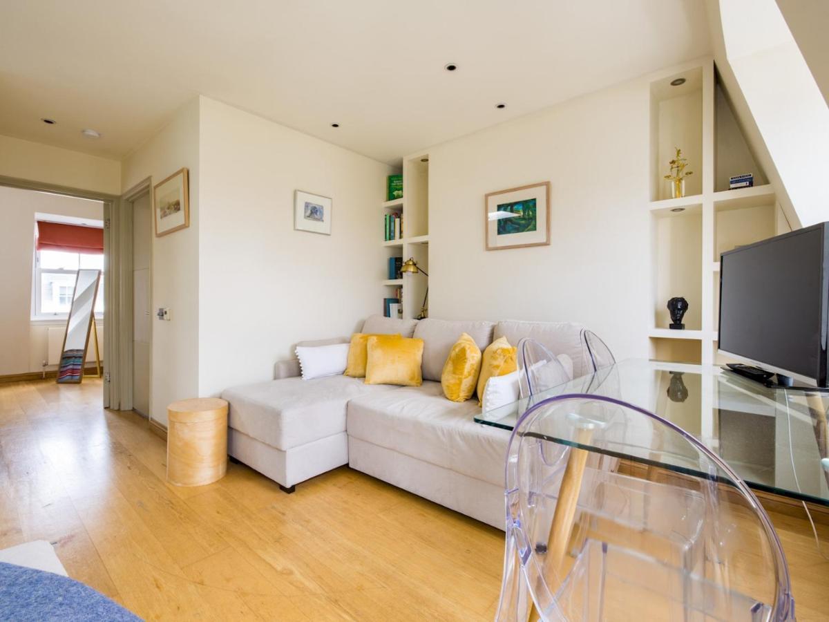 Cosy And Light Flat With A Roof Terrace In Chelsea Londra